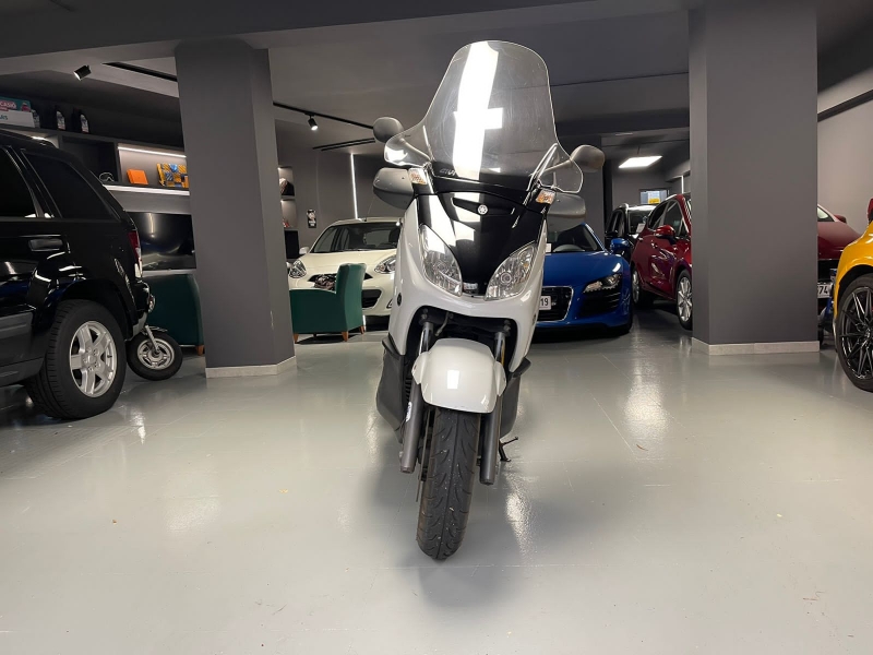 Venuda YAMAHA X-MAX 250