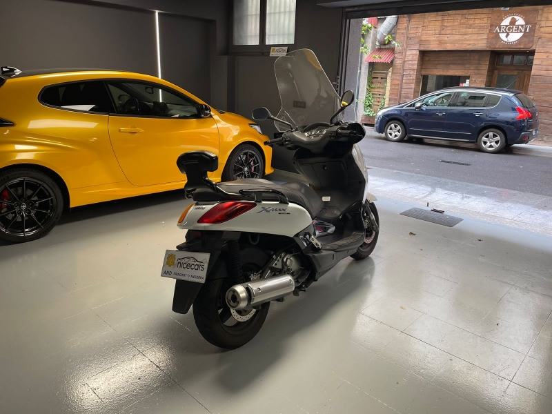 Venuda YAMAHA X-MAX 250