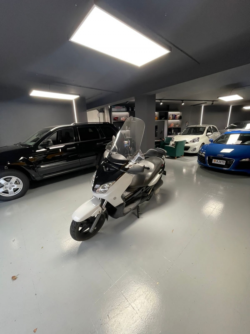 Venuda YAMAHA X-MAX 250