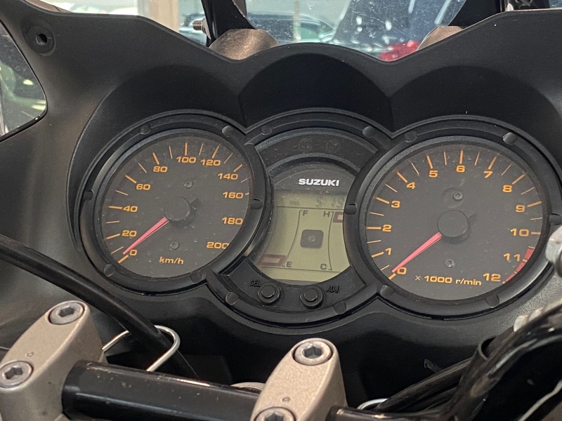 SUZUKI V-STROM DL 650