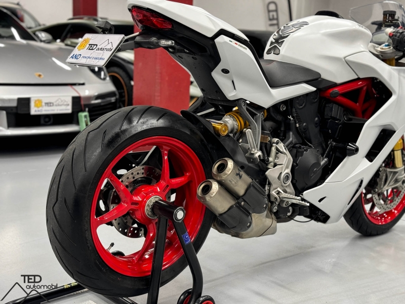 Ducati Supersport 950S Akrapovic *VENUT SOLD VENDUE*