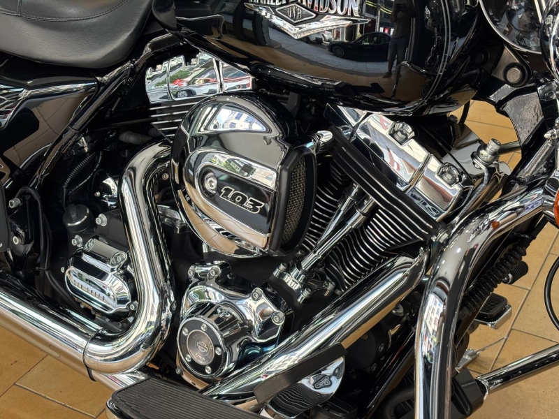 HARLEY-DAVIDSON ROAD KING CLASSIC 103