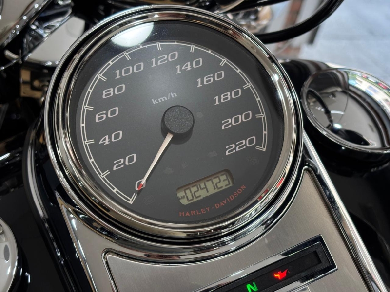 HARLEY-DAVIDSON ROAD KING CLASSIC 103