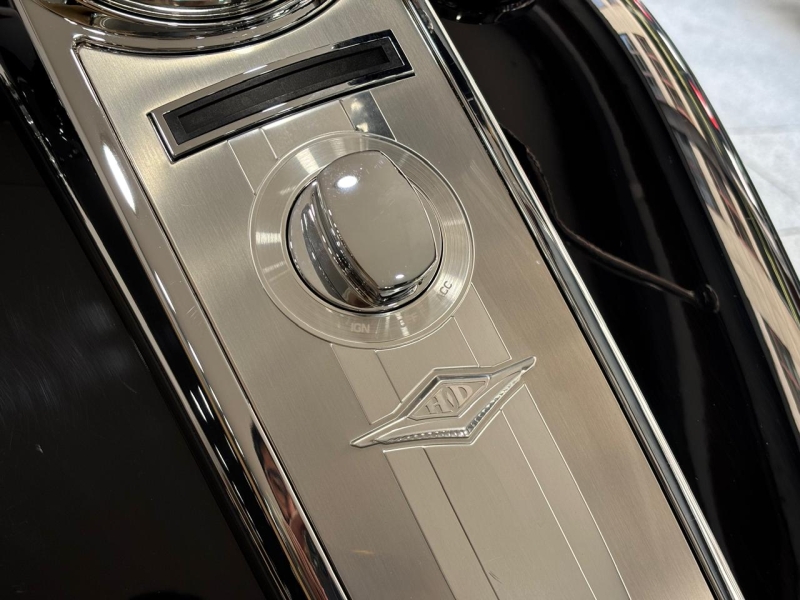 HARLEY-DAVIDSON ROAD KING CLASSIC 103