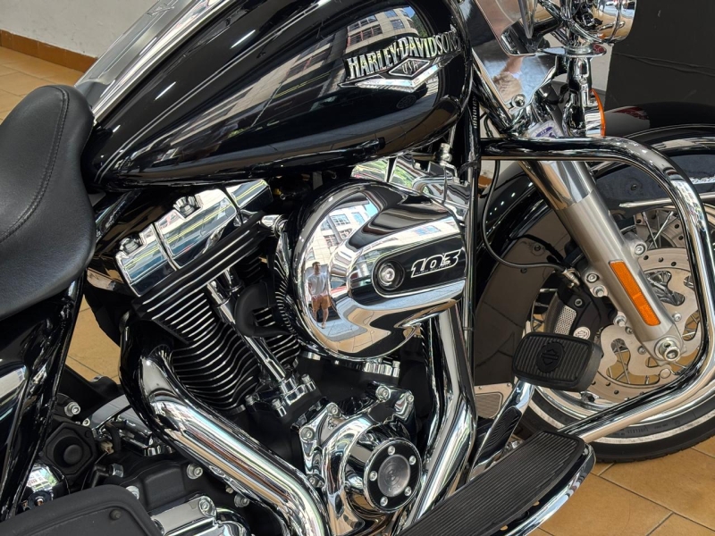 HARLEY-DAVIDSON ROAD KING CLASSIC 103