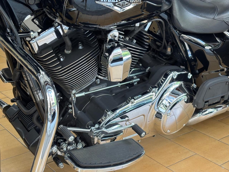 HARLEY-DAVIDSON ROAD KING CLASSIC 103