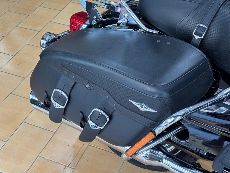 HARLEY-DAVIDSON ROAD KING CLASSIC 103