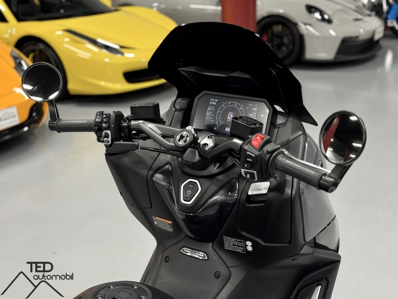 Yamaha Tmax Tech Max 560 *VENUT* *VENDUE* *SOLD*