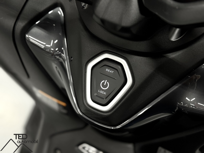 Yamaha Tmax Tech Max 560 *VENUT* *VENDUE* *SOLD*