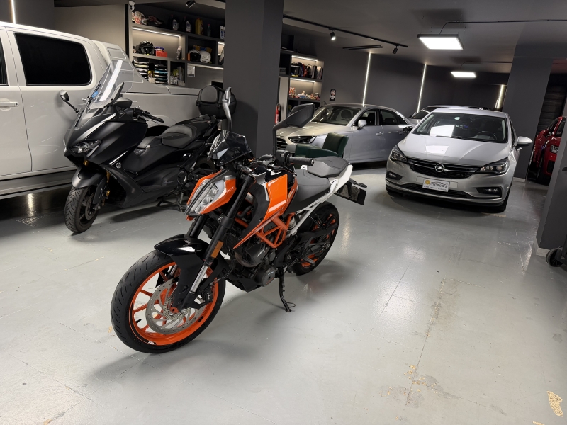 KTM DUKE 390 