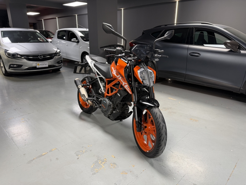 KTM DUKE 390 