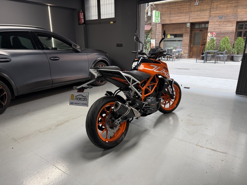 KTM DUKE 390 