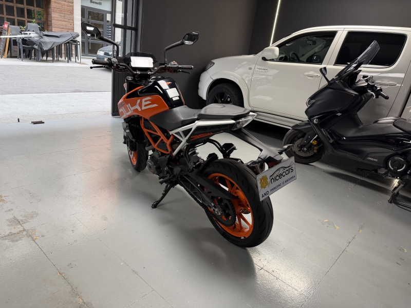 KTM DUKE 390 