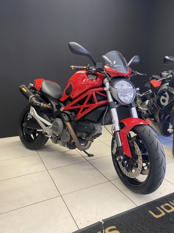 Ducati Monster 696 