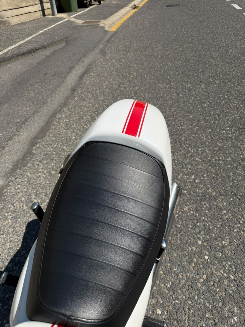 TRIUMPH THRUXTON 900