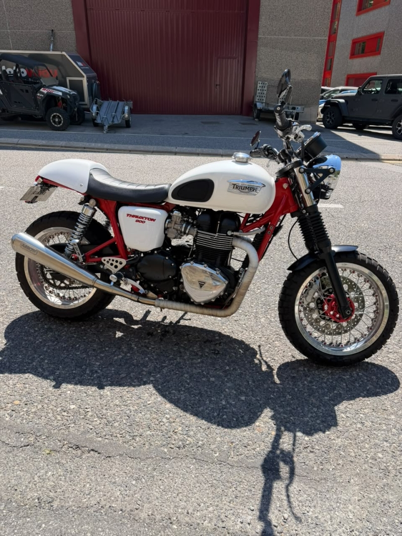 TRIUMPH THRUXTON 900