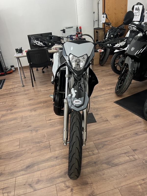 PEUGEOT XP6