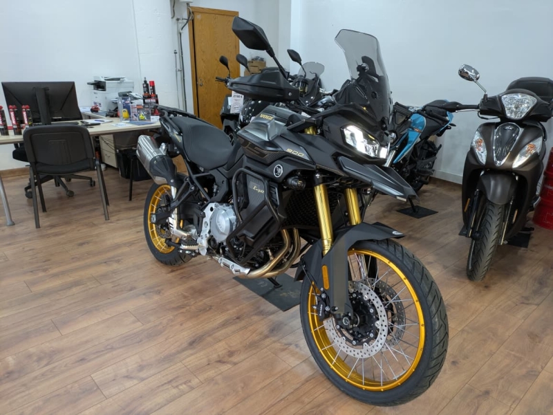 VOGE 900 DSX