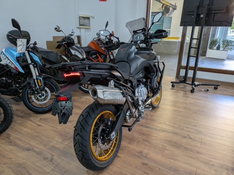 VOGE 900 DSX