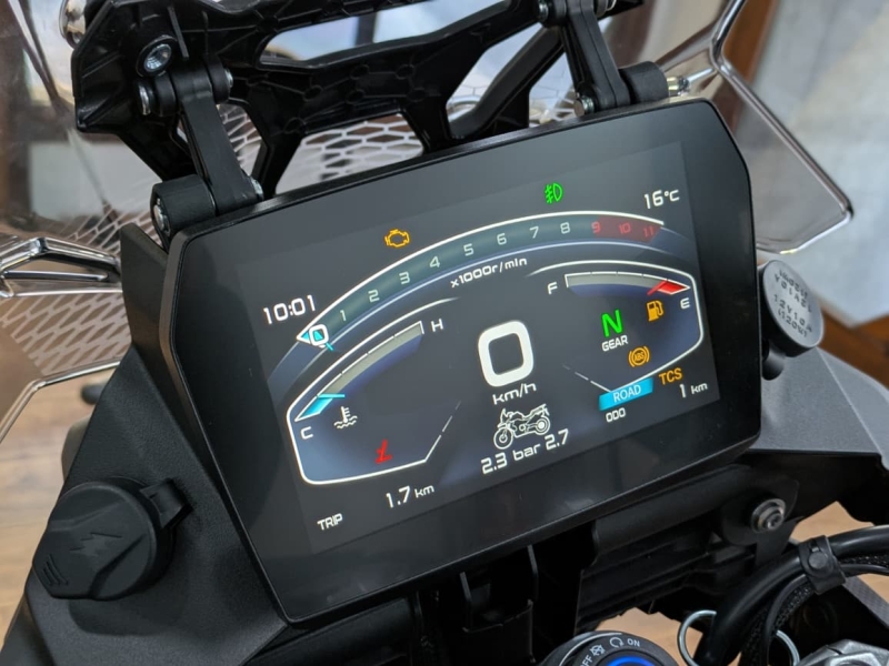 VOGE 900 DSX