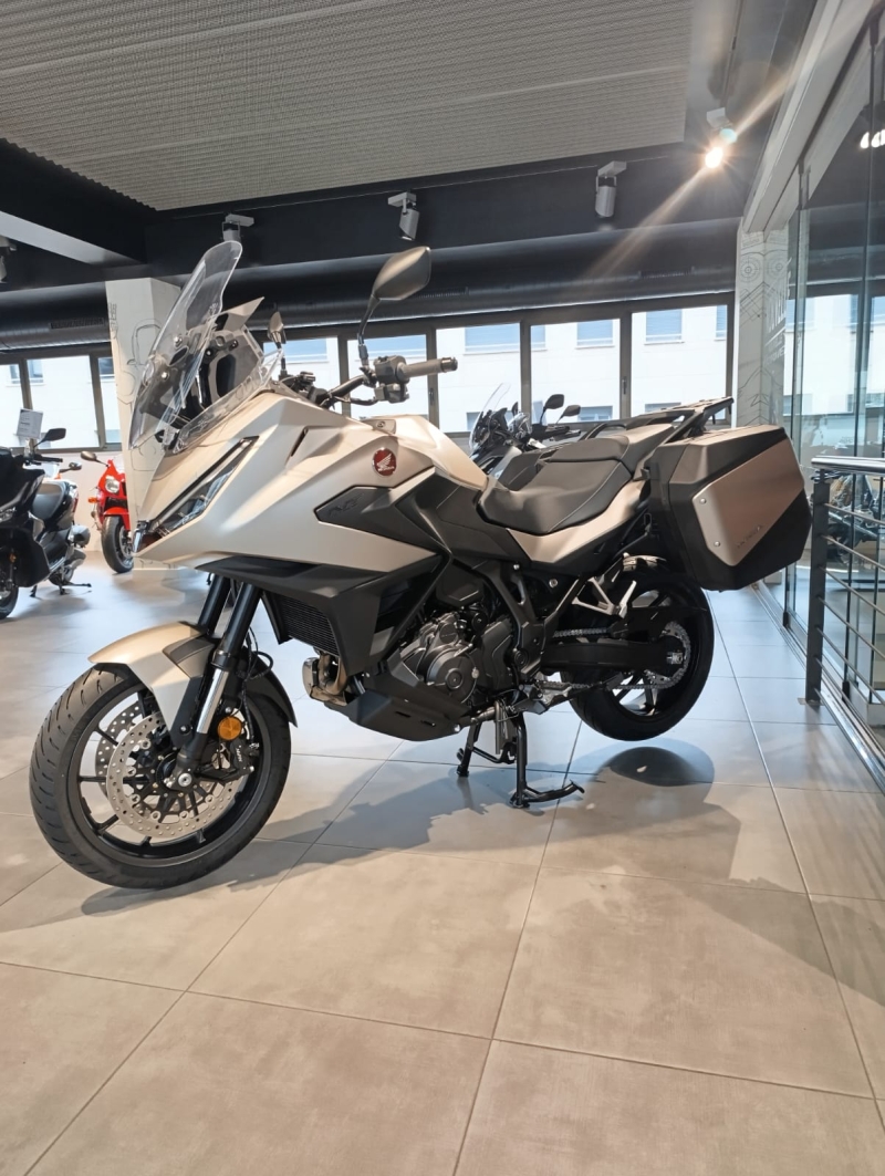 HONDA NT1100