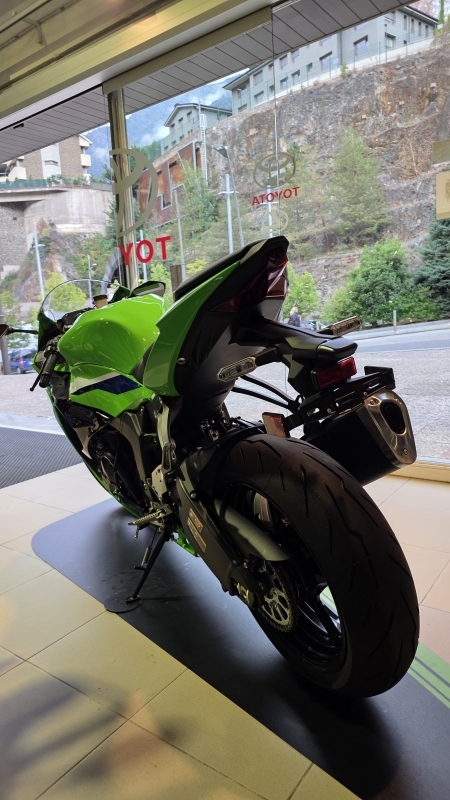KAWASAKI ZX-6R