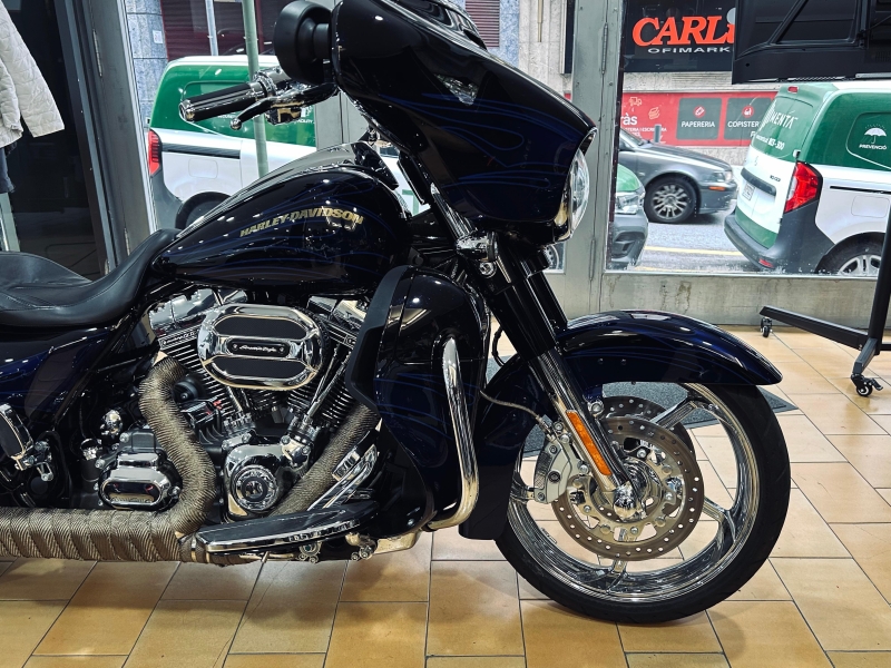 HARLEY DAVIDSON STREET GLIDE
